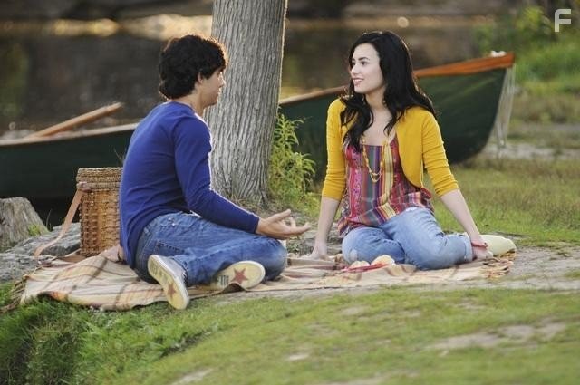 Demi Lovato and Joe Jonas in Camp Rock 2: Отчетный концерт (2010)