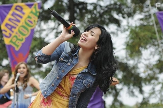 Alyson Stoner and Demi Lovato in Camp Rock 2: Отчетный концерт (2010)