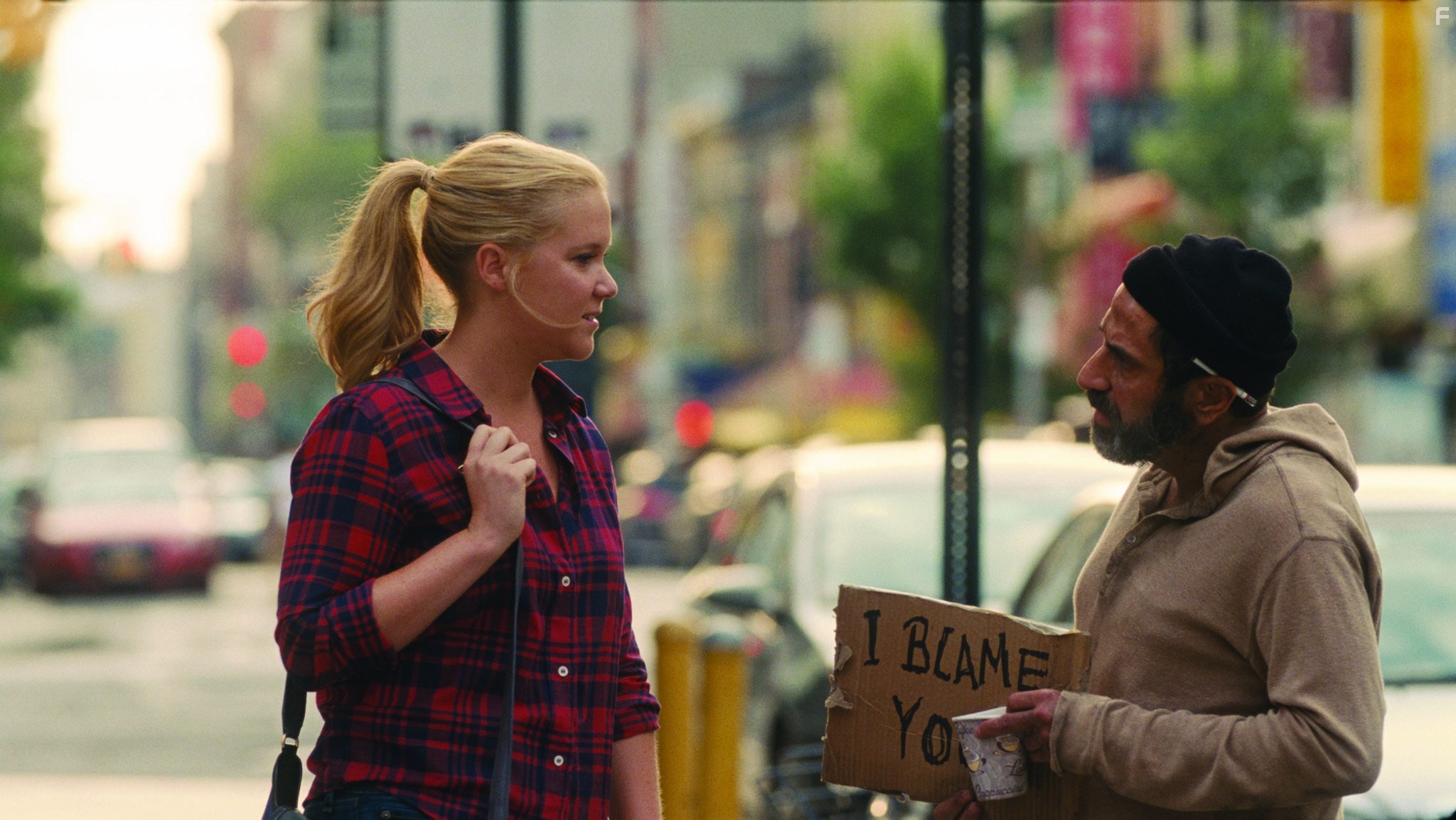Dave Attell and Amy Schumer in Девушка без комплексов (2015)