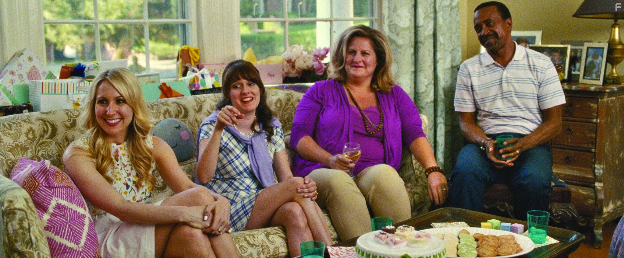 Tim Meadows and Nikki Glaser in Девушка без комплексов (2015)