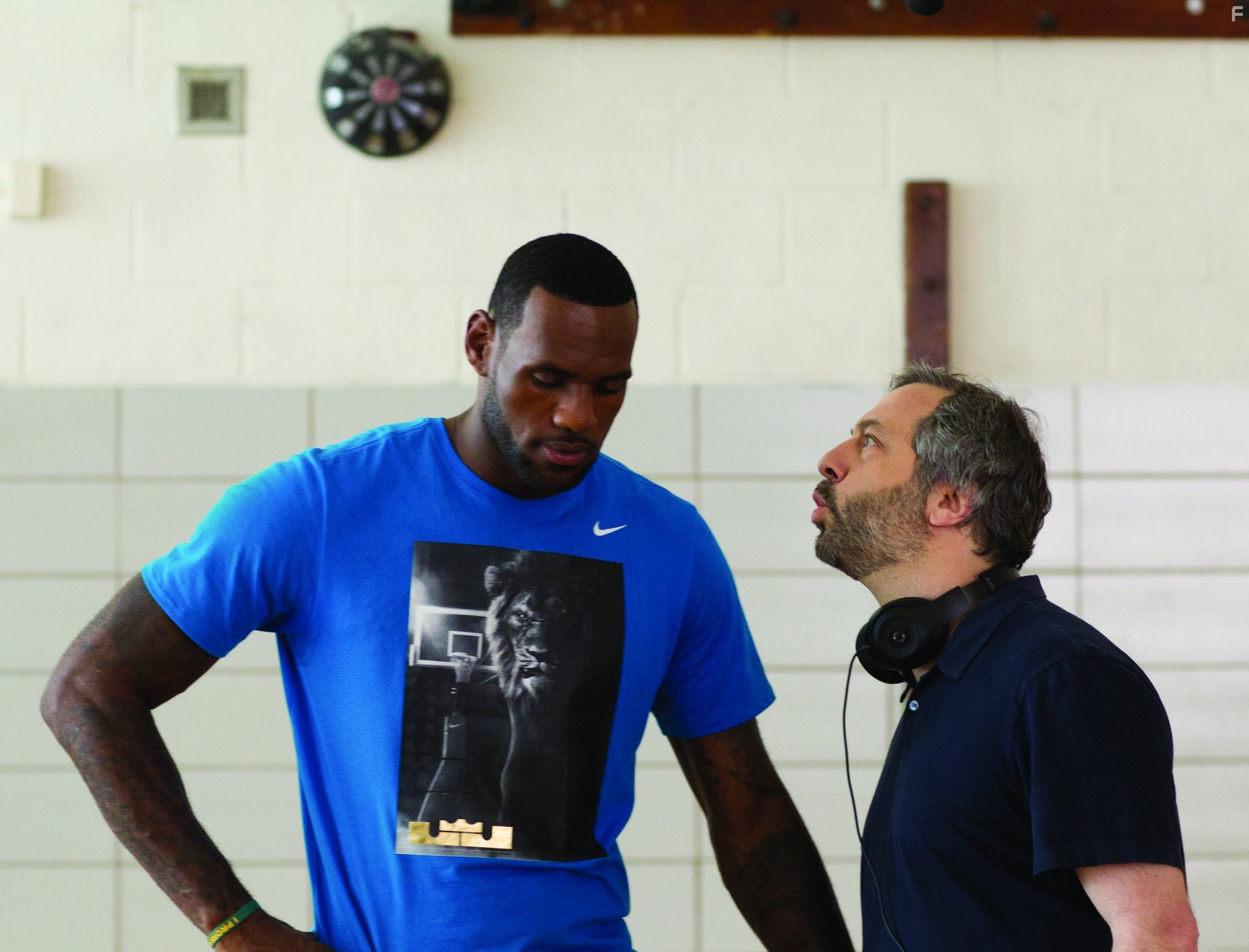 Judd Apatow and LeBron James in Девушка без комплексов (2015)