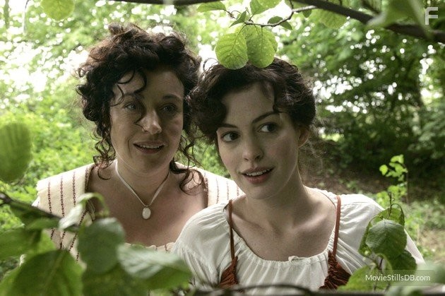 Anne Hathaway and Lucy Cohu in Джейн Остин (2007)