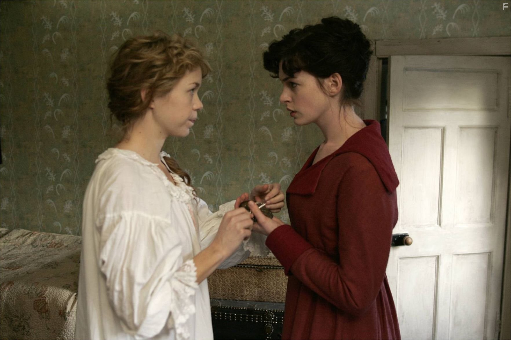 Anne Hathaway and Anna Maxwell Martin in Джейн Остин (2007)