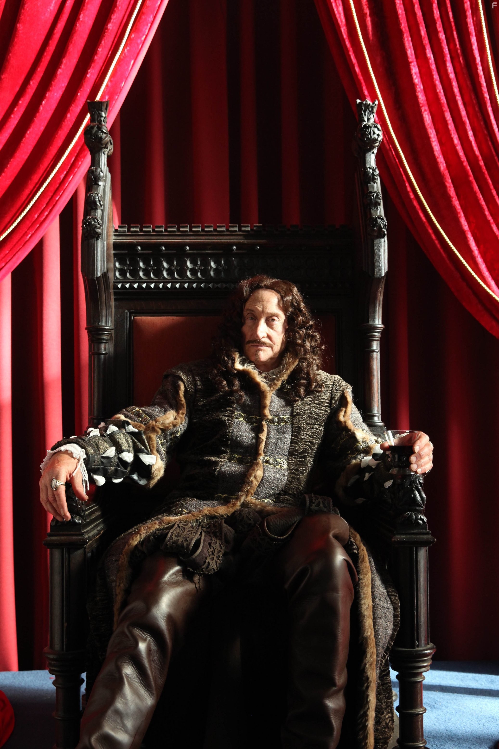 Charles Dance in Адмирал (2015)