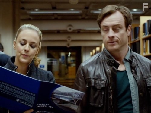 Miranda Raison and Toby Stephens in Vexed (2010)