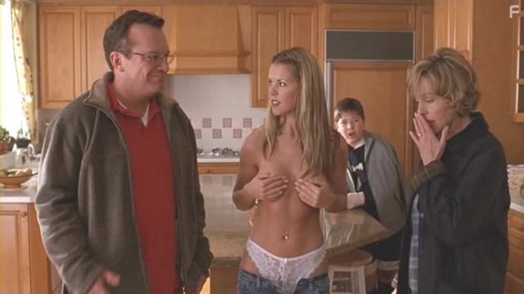 Tom Arnold, Sarah-Jane Potts, Dey Young, and Anders Hedman in Почти в законе (2003)