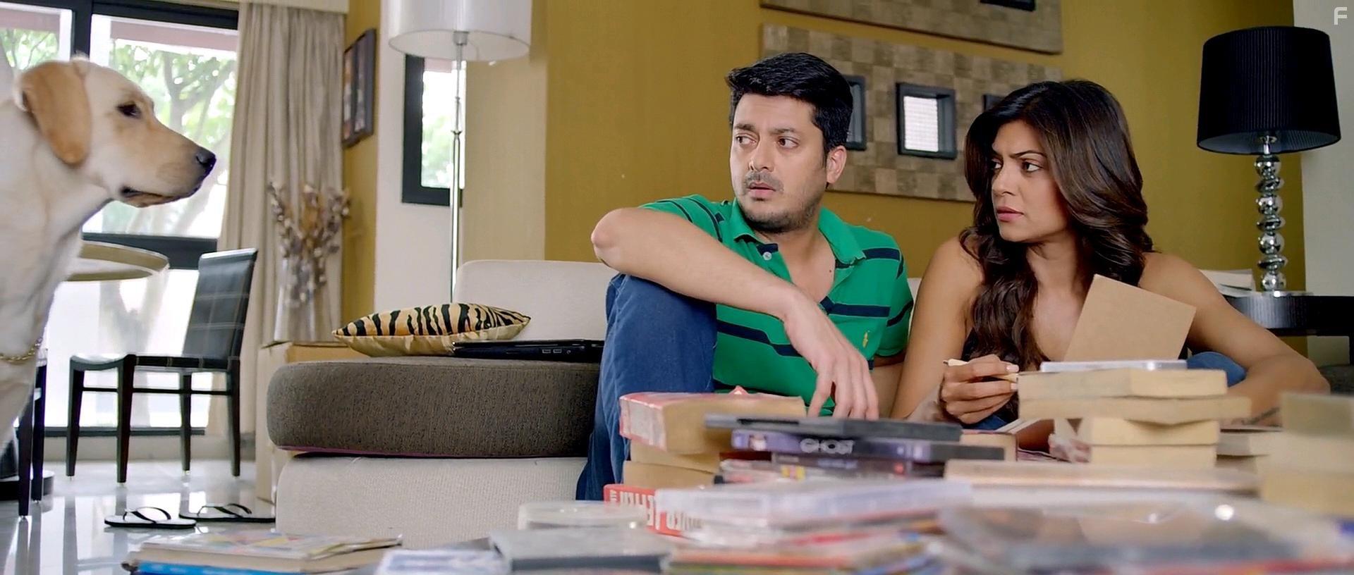 Sushmita Sen and Jishu Sengupta in Nirbaak (2014)