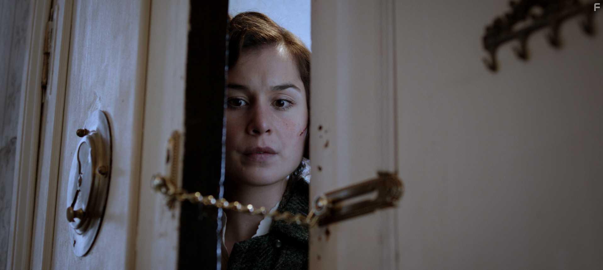 Nadia de Santiago in Musaraas (2014)