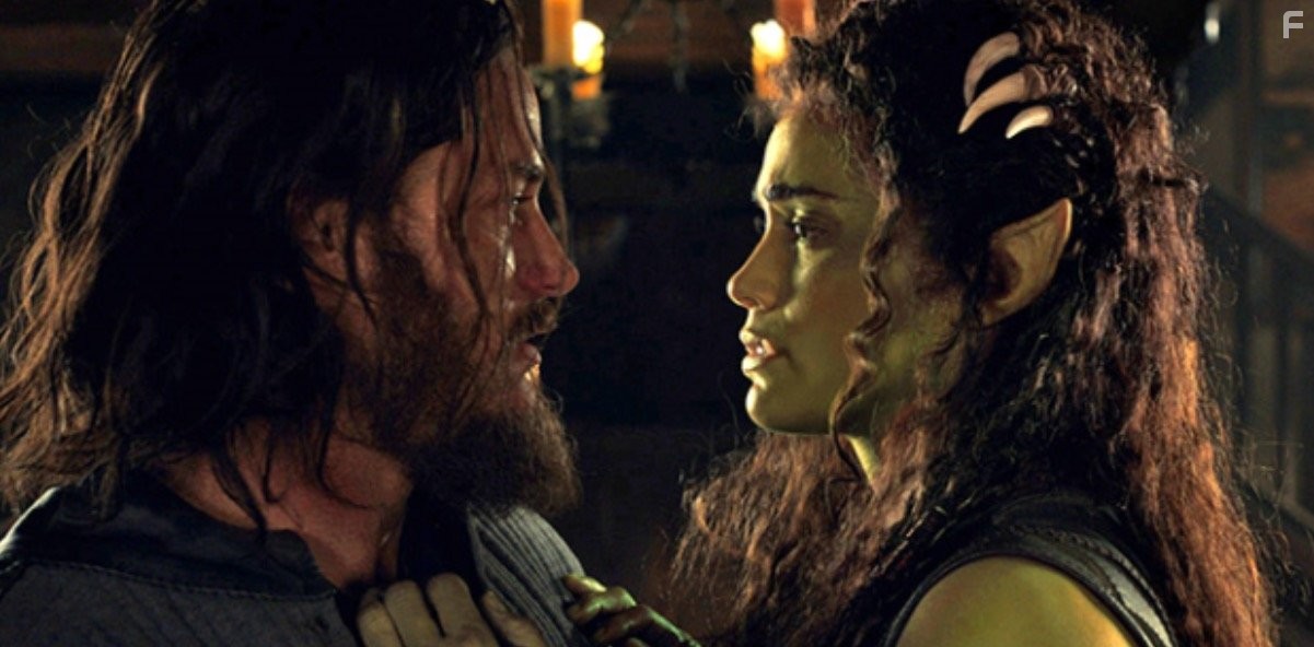 Travis Fimmel and Paula Patton in Варкрафт (2016)