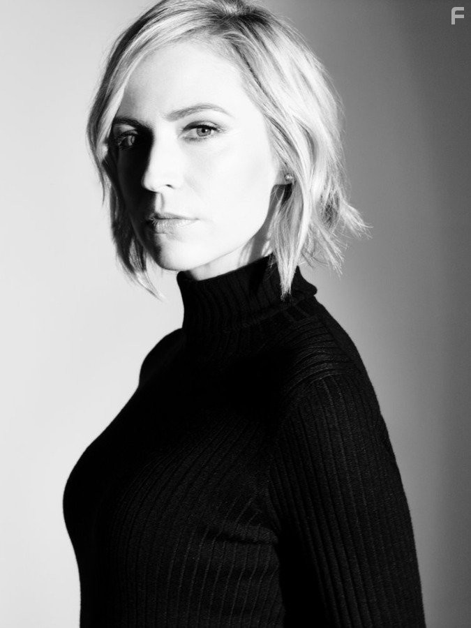 Beth Riesgraf in Сложности (2015)