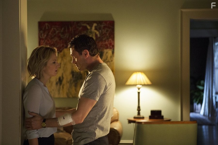 Beth Riesgraf in Сложности (2015)