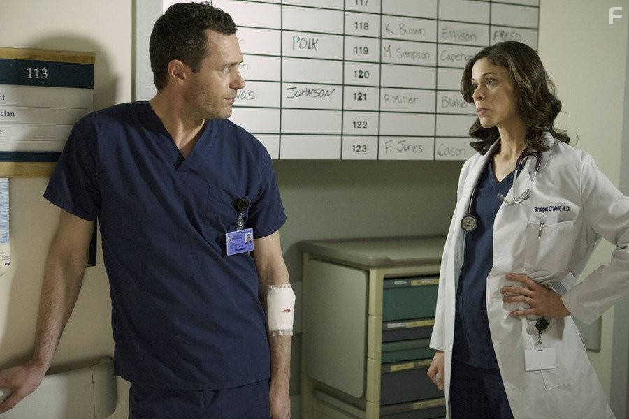 Jason O'Mara and Lauren Stamile in Сложности (2015)