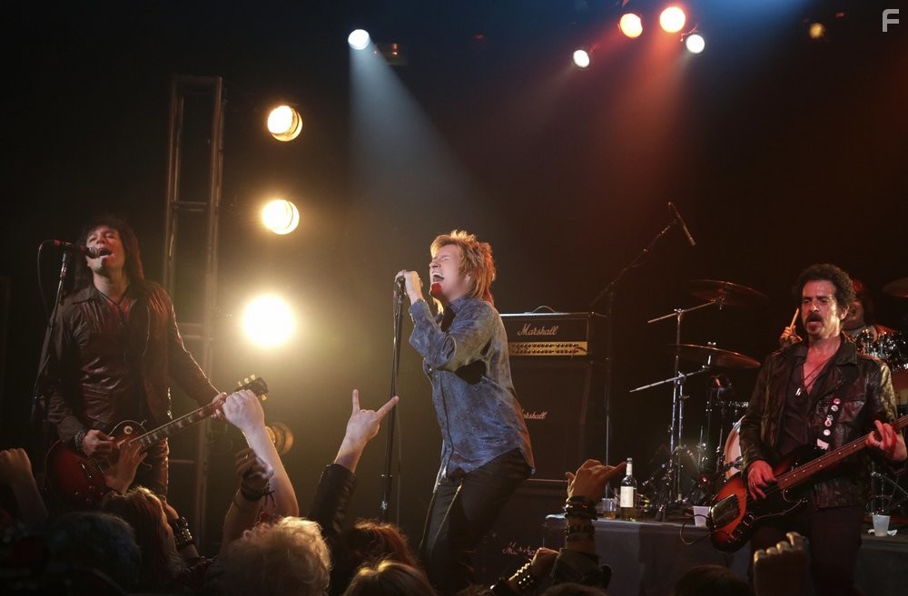 Denis Leary, John Ales, and John Corbett in Секс, наркотики и рок-н-ролл (2015)