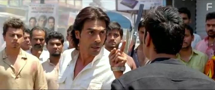 Ajay Devgn and Arjun Rampal in Упорство в истине (2013)