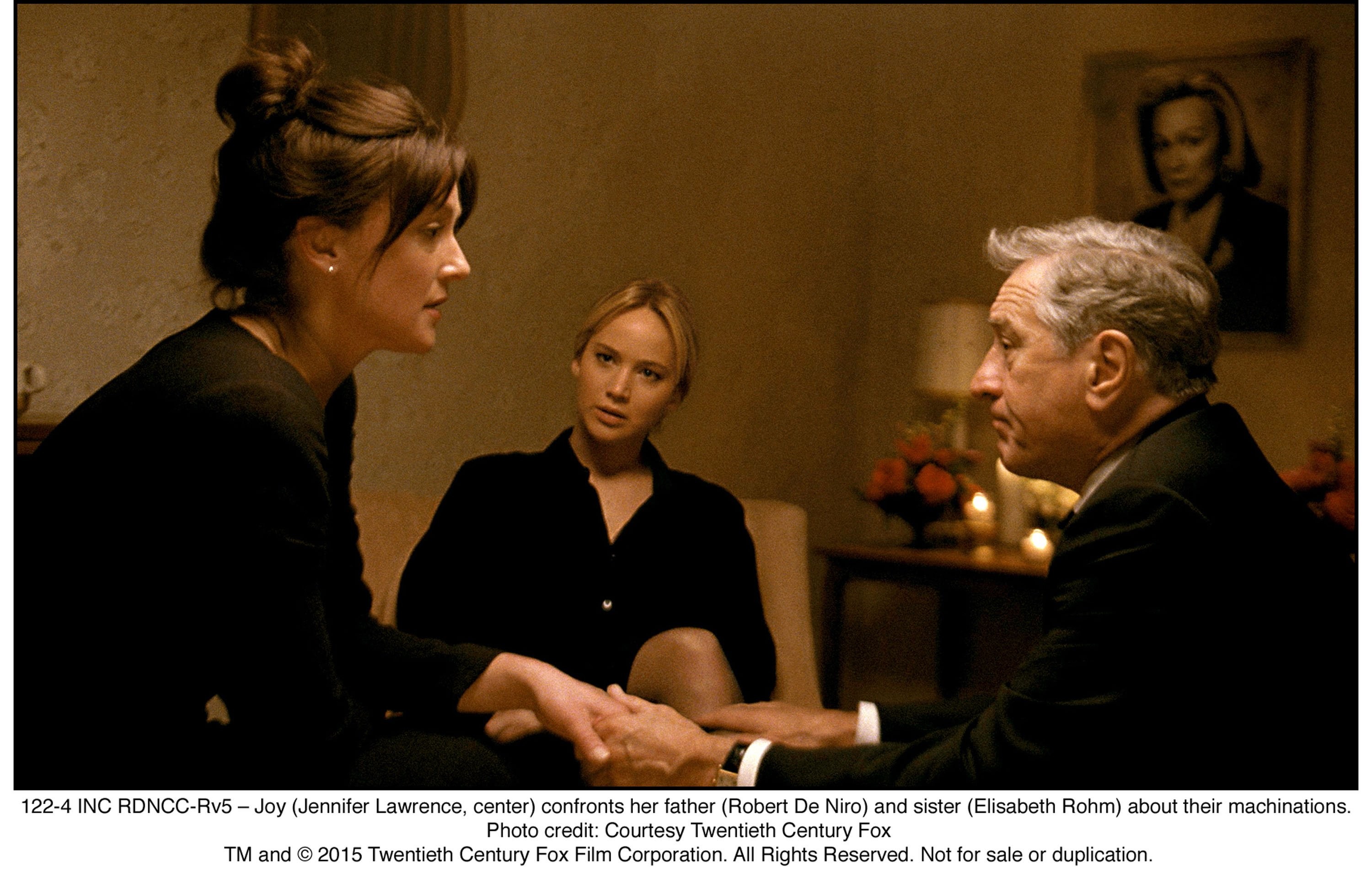 Robert De Niro, Elisabeth R?hm, and Jennifer Lawrence in Джой (2015)