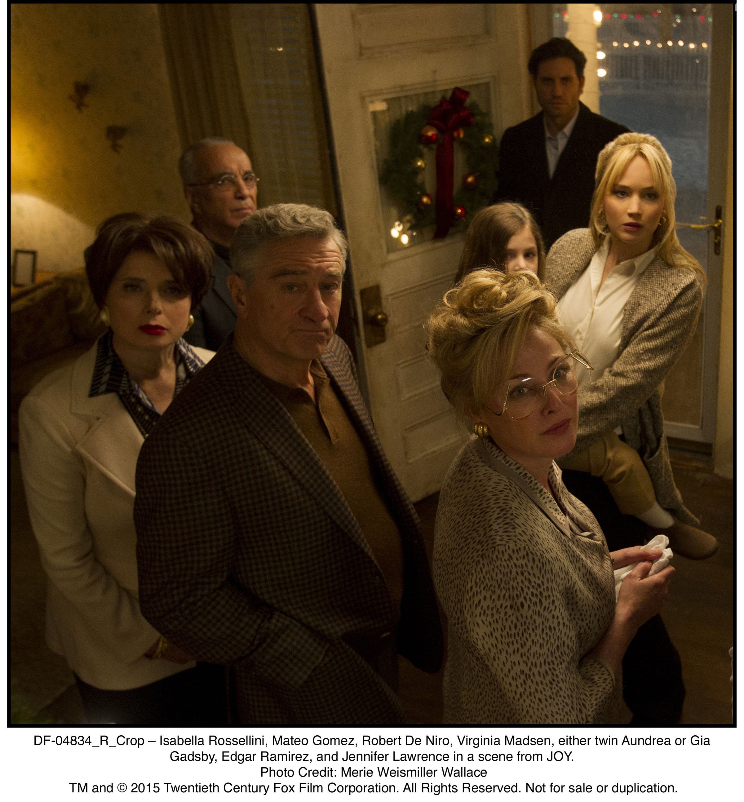 Robert De Niro, Virginia Madsen, Isabella Rossellini, Edgar Ram?rez, Jennifer Lawrence, and Gia Gadsby in Джой (2015)