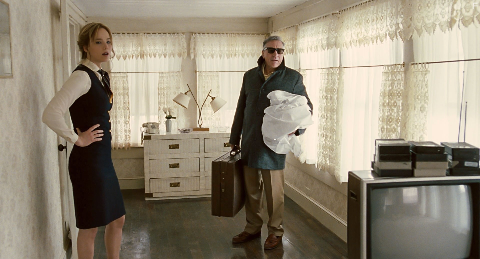 Robert De Niro and Jennifer Lawrence in Джой (2015)