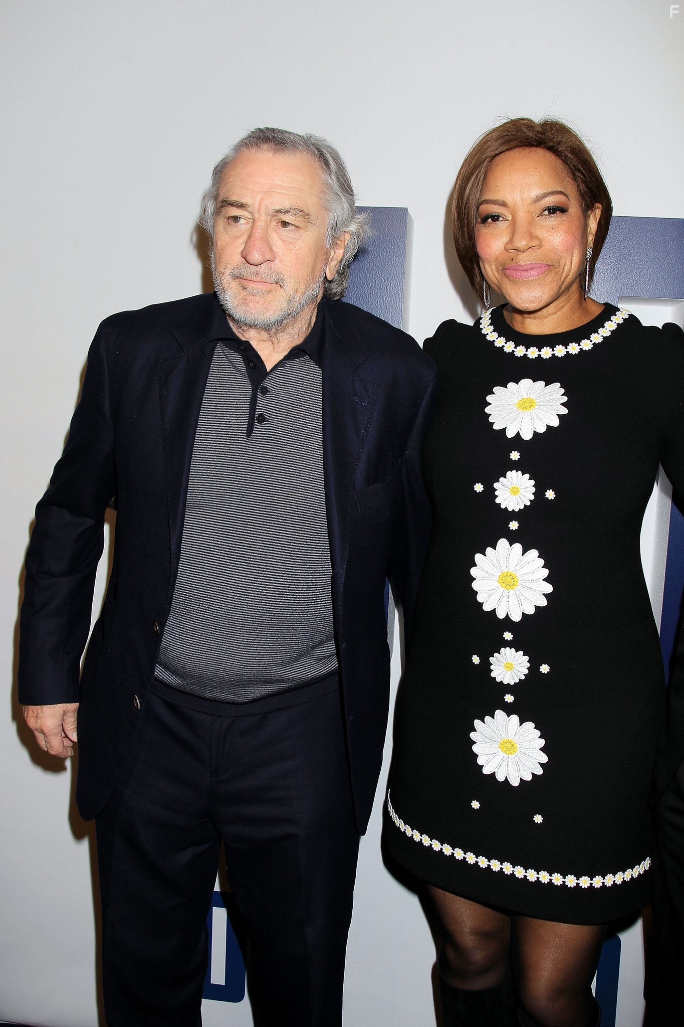 Robert De Niro and Grace Hightower in Джой (2015)