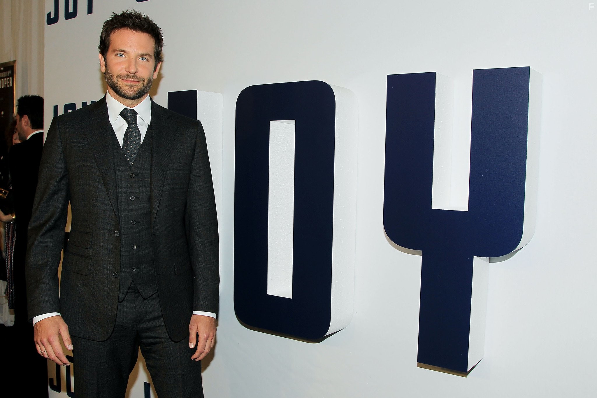 Bradley Cooper in Джой (2015)