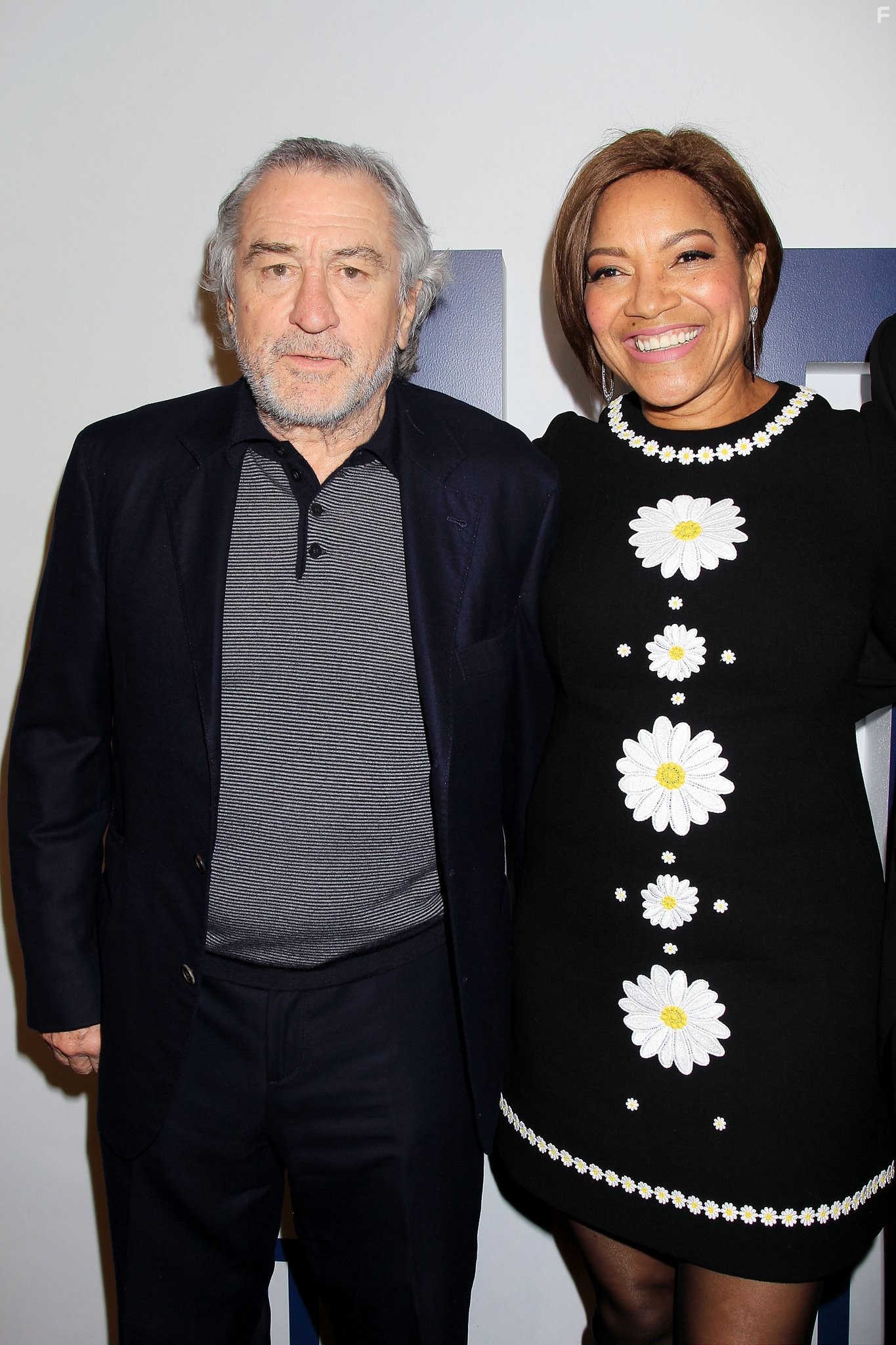 Robert De Niro and Grace Hightower in Джой (2015)
