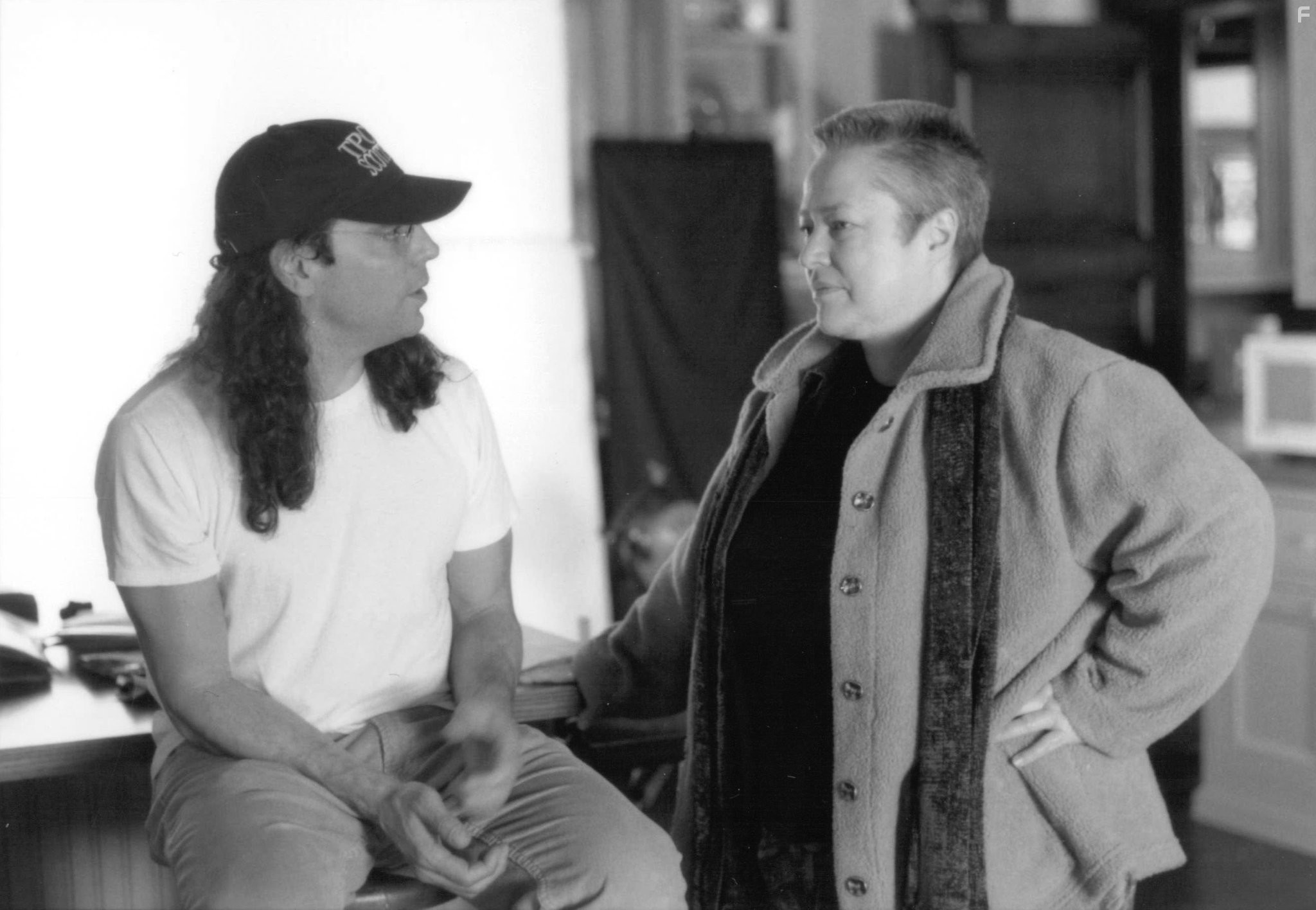 Kathy Bates and Tom Shadyac in Стрекоза (2002)