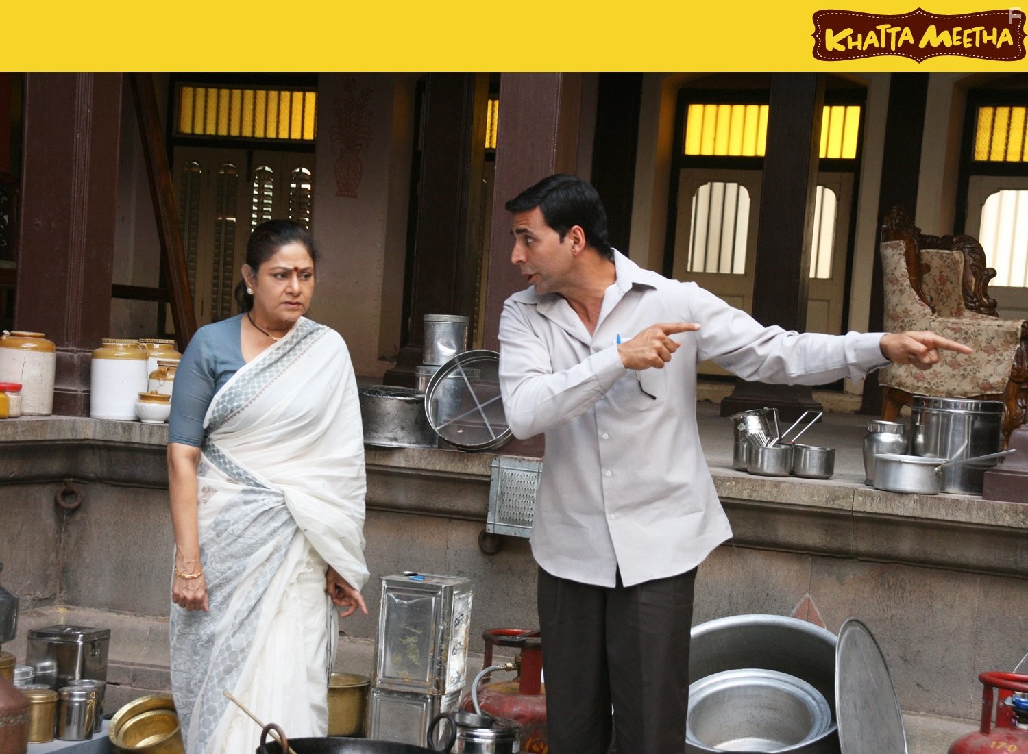 Aruna Irani in Хочешь жить - умей вертеться! (2010)