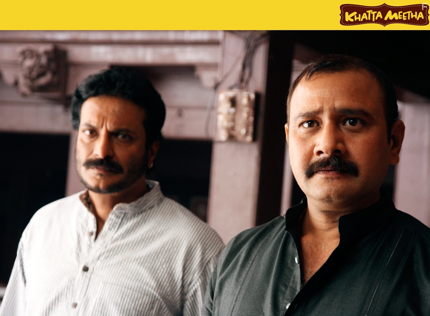 Milind Gunaji and Paritosh Sand in Хочешь жить - умей вертеться! (2010)