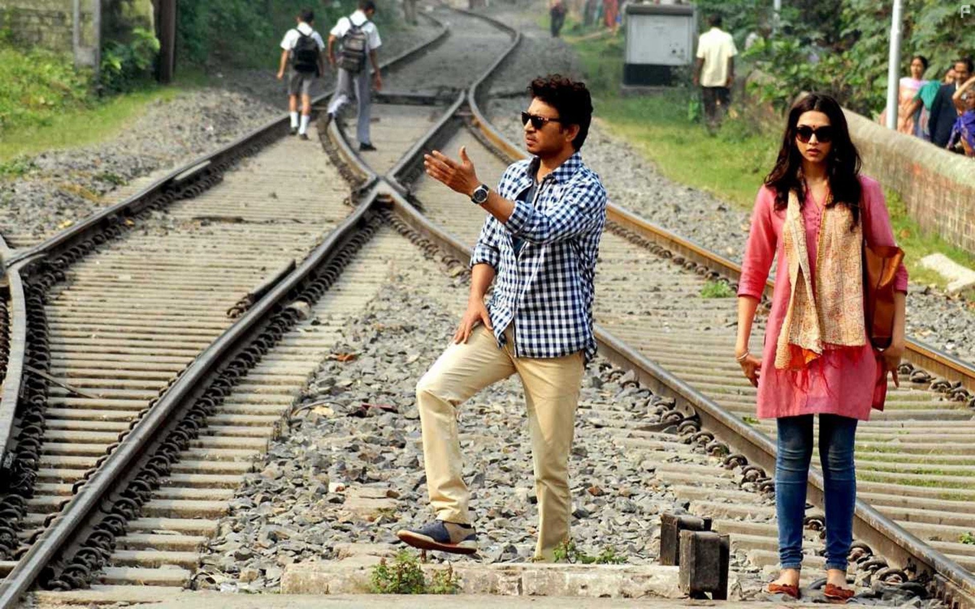 Irrfan Khan and Deepika Padukone in Пику (2015)