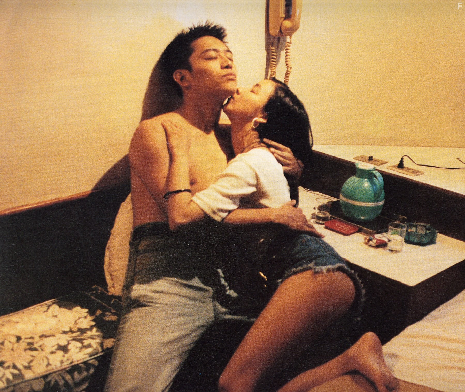 Chao-jung Chen and Yu-Wen Wang in Бунтари неонового бога (1992)