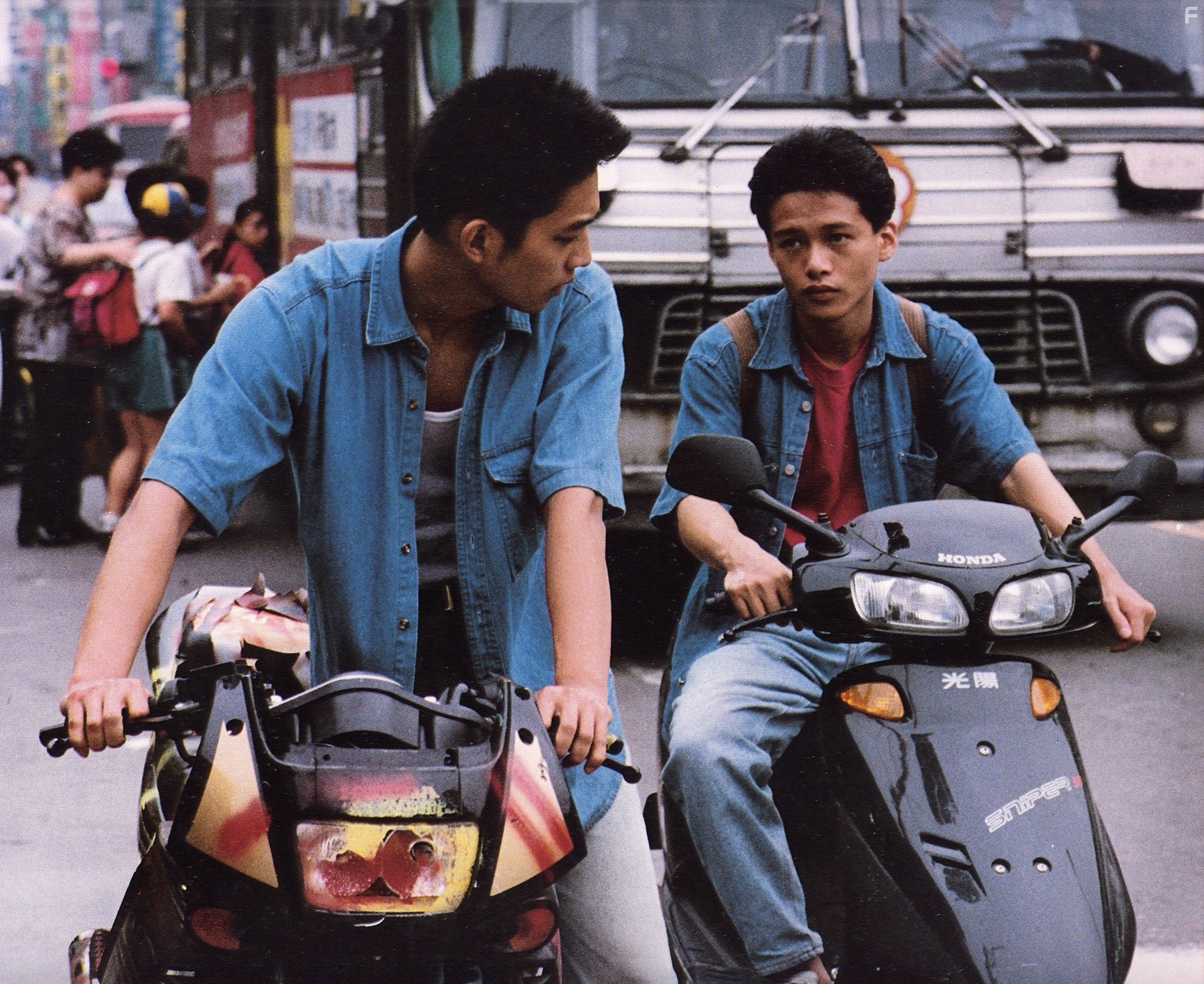 Chao-jung Chen and Kang-sheng Lee in Бунтари неонового бога (1992)
