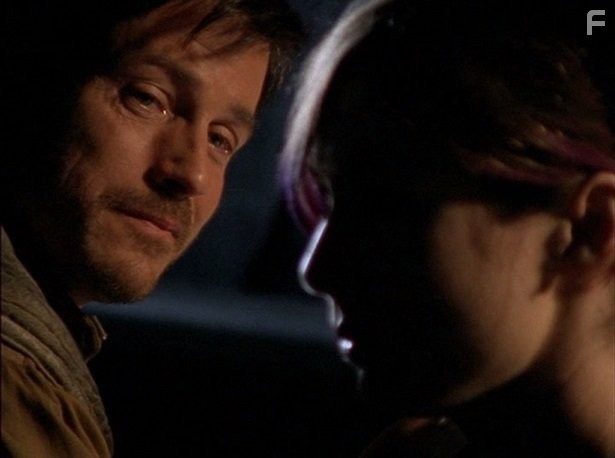 Michael Par? and Tanya Allen in Starhunter (2000)