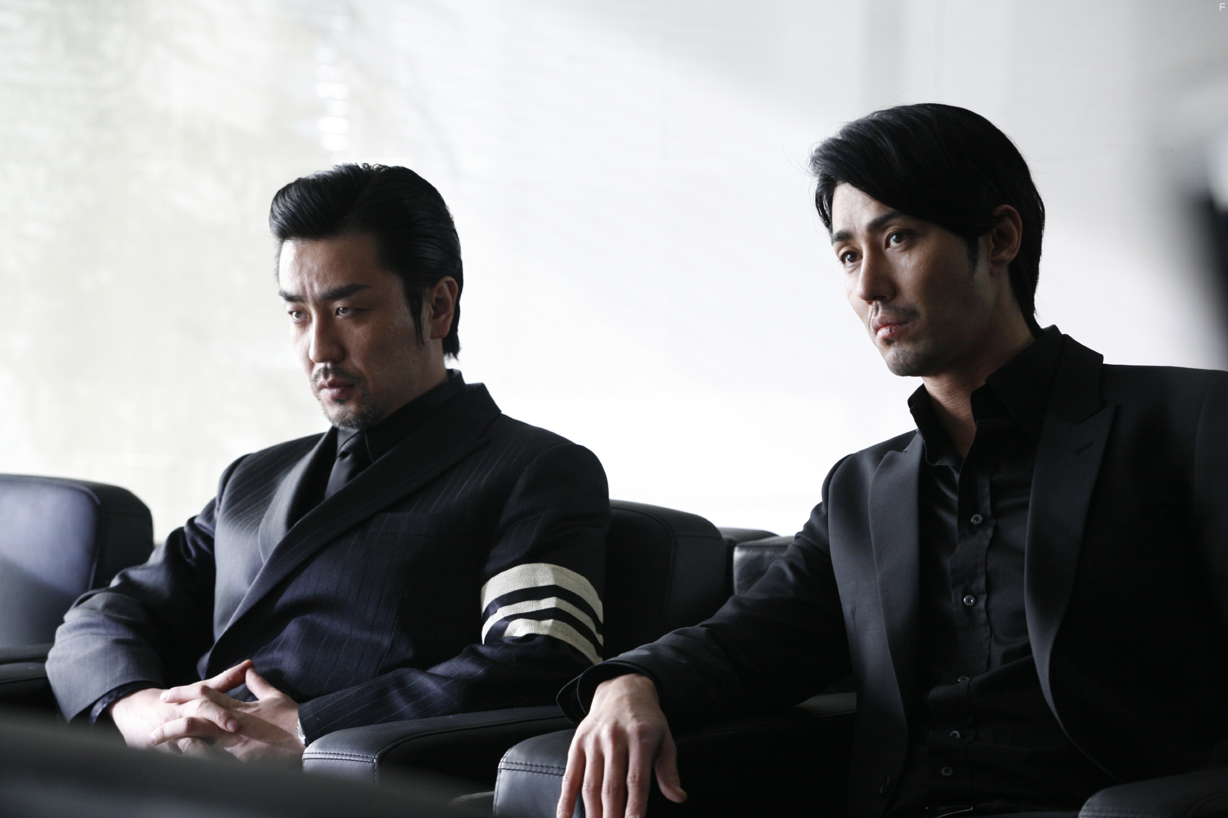 Seung-won Cha and Seung-ryong Ryu in Sikeurit (2009)