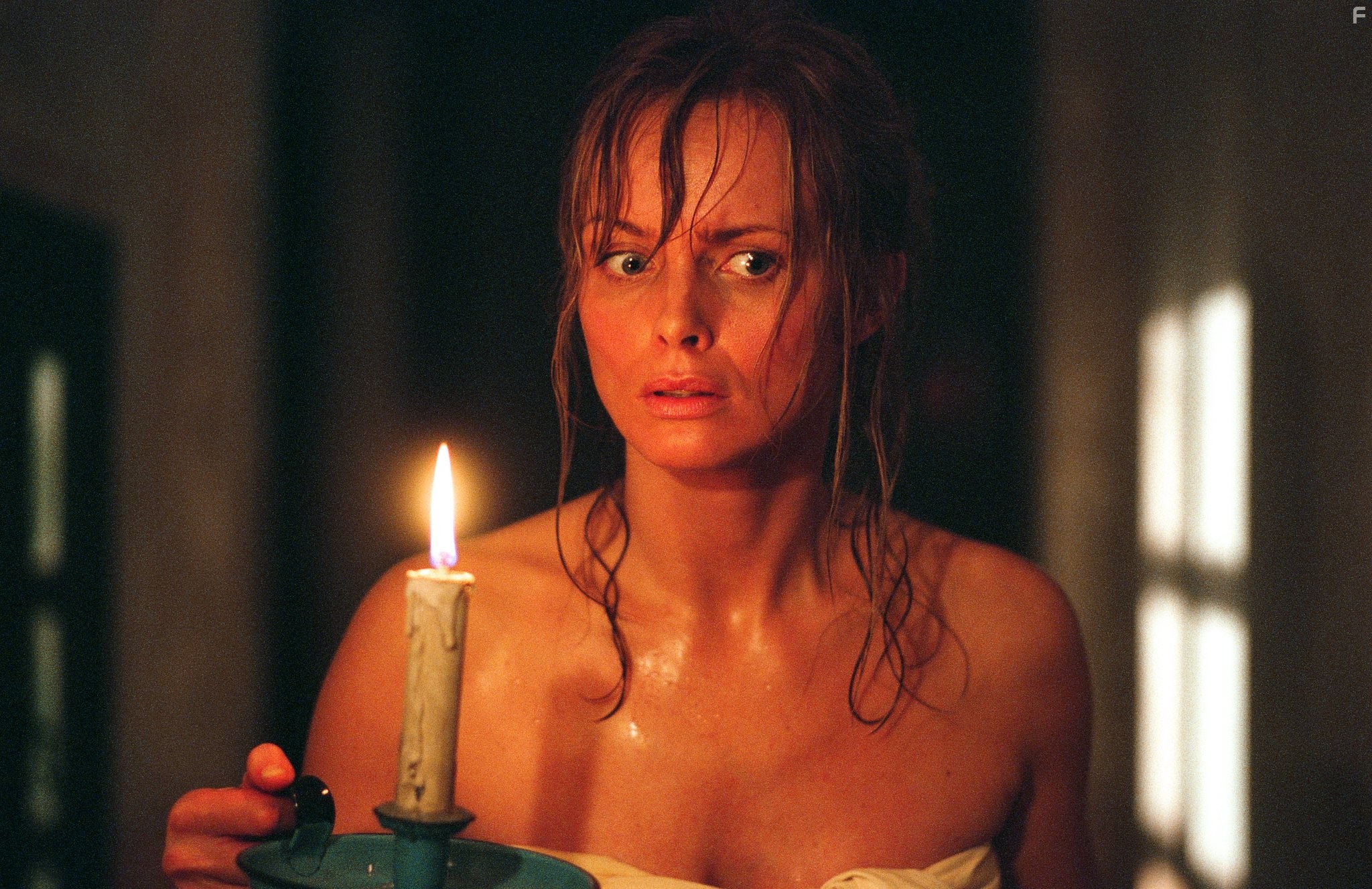 Izabella Scorupco in Изгоняющий дьявола: Начало (2004)