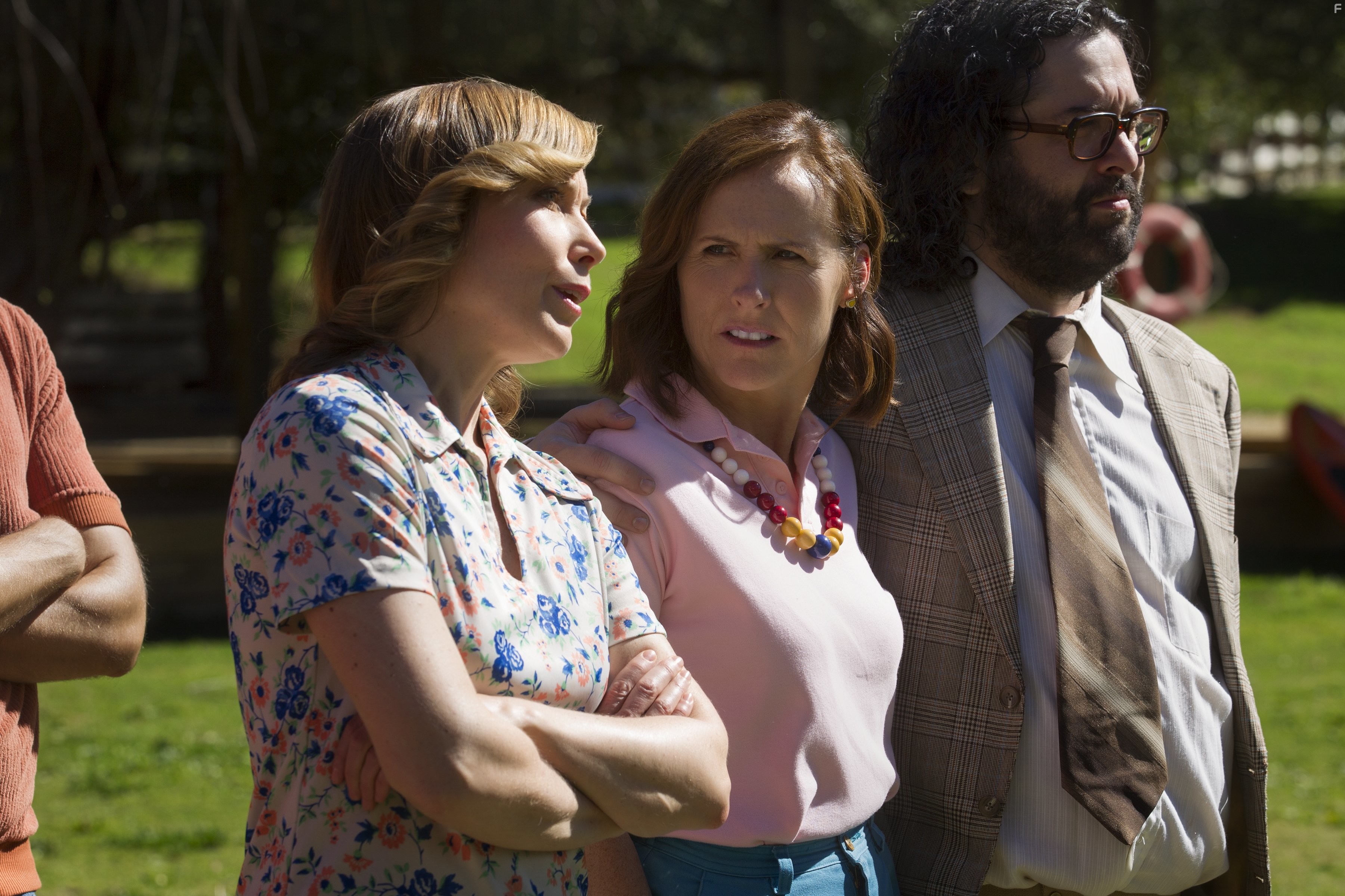 Judah Friedlander, Nina Hellman, and Molly Shannon in Жаркое американское лето: Первый день лагеря (2015)