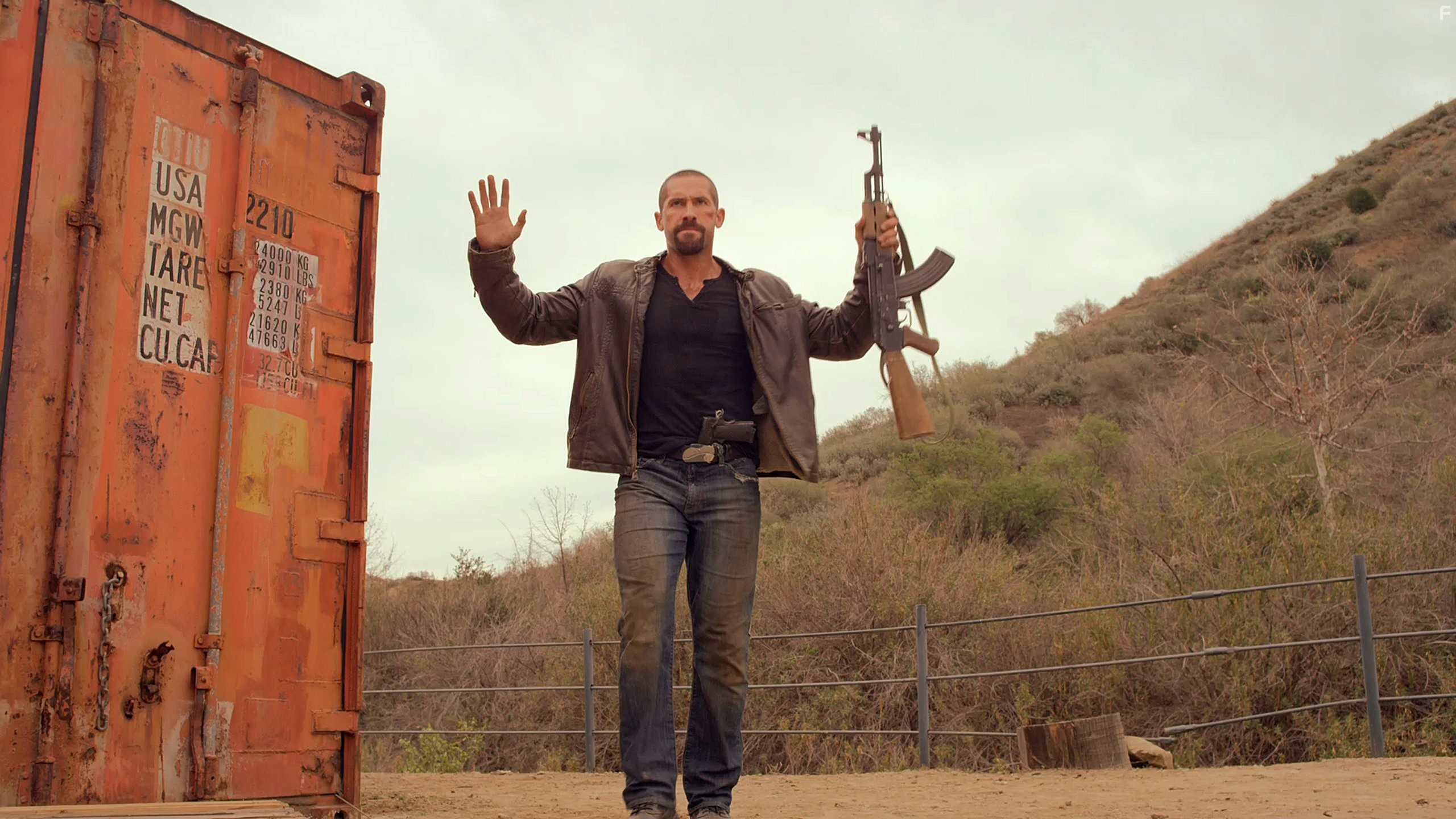 Scott Adkins in Близкое расстояние (2015)