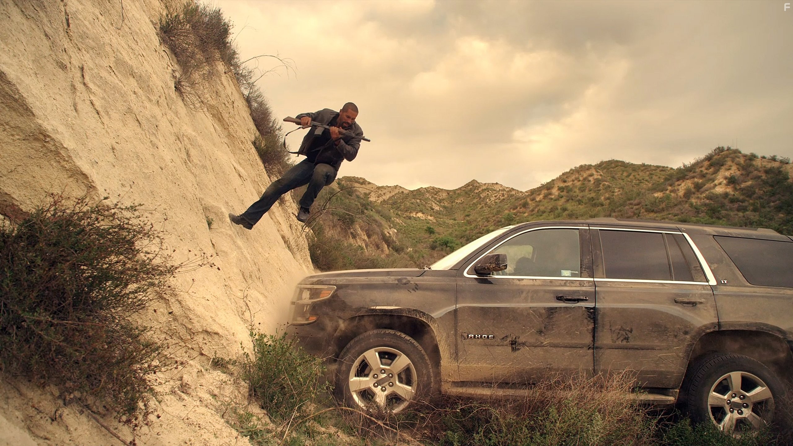 Scott Adkins in Близкое расстояние (2015)