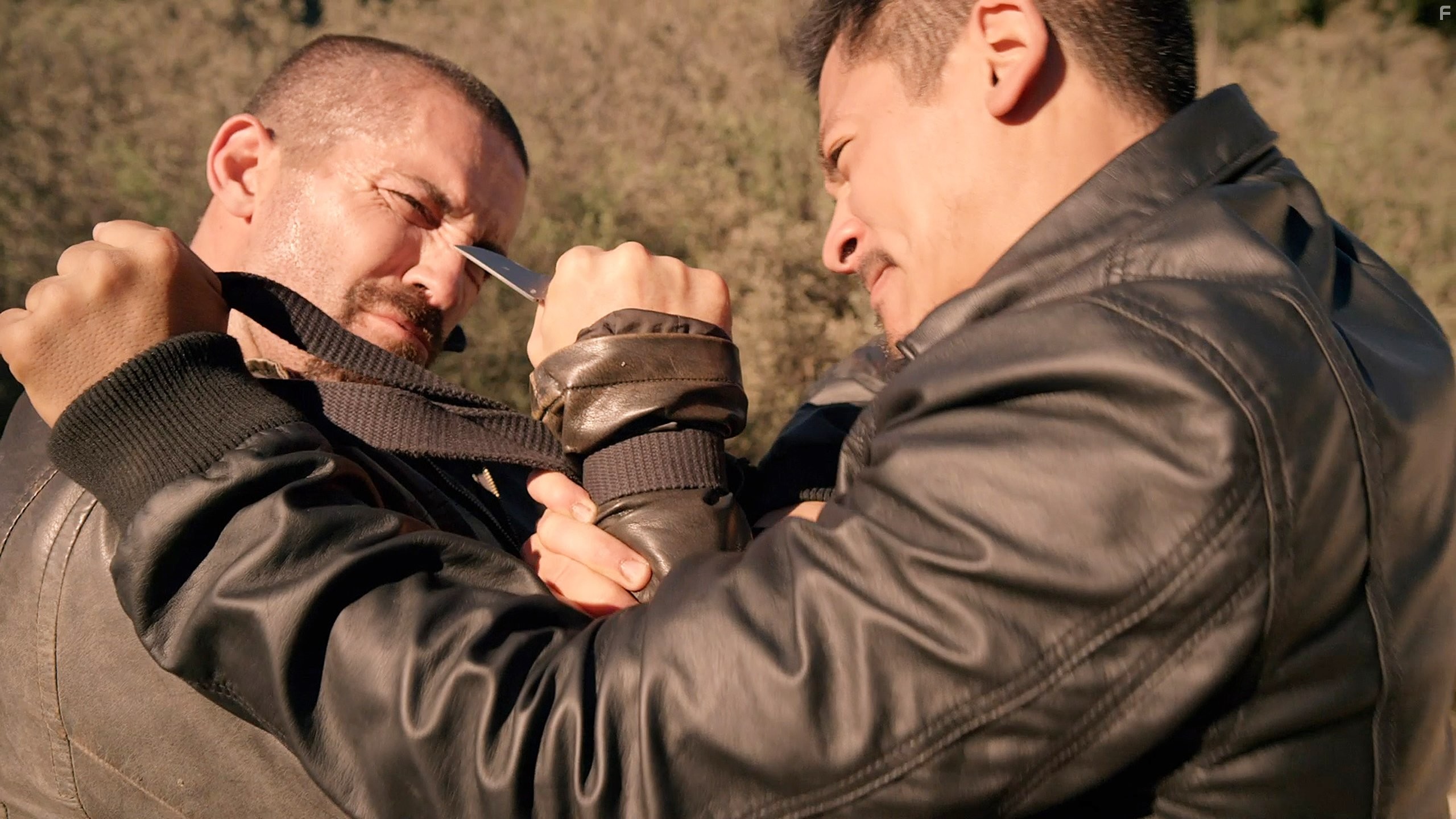 Scott Adkins in Близкое расстояние (2015)