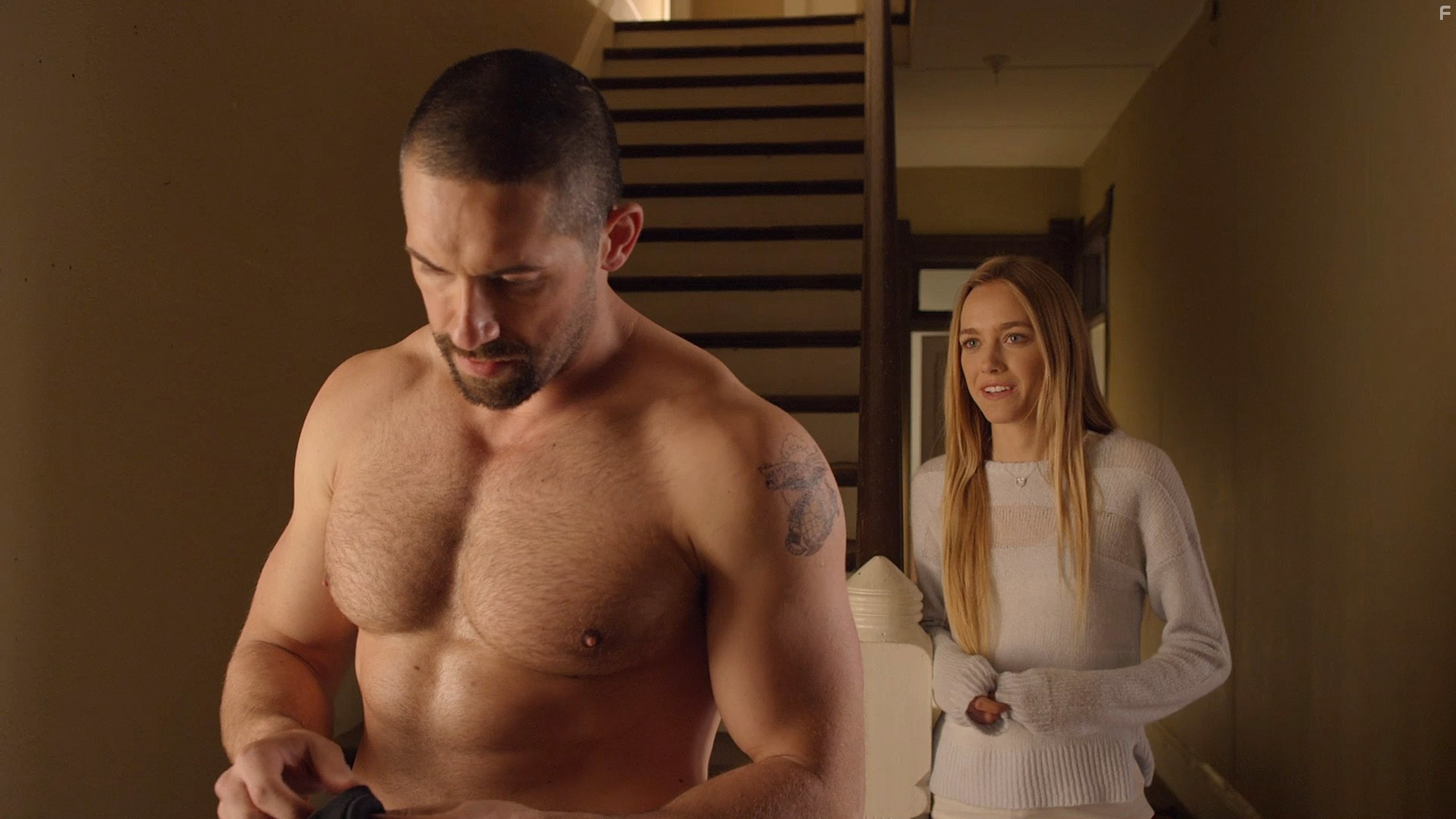 Scott Adkins and Madison Lawlor in Близкое расстояние (2015)