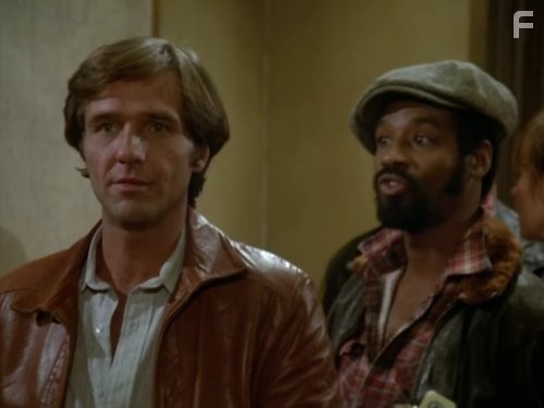 Taurean Blacque and Kiel Martin in Блюз Хилл-стрит (1981)