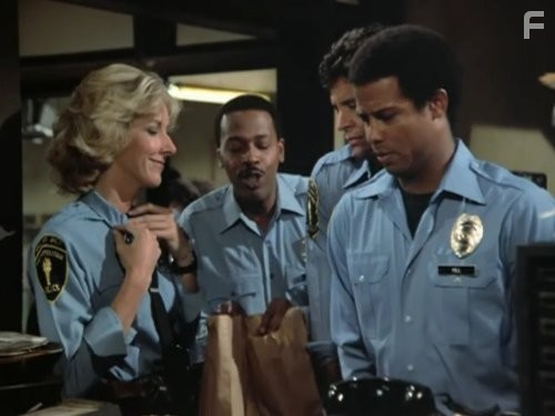 Ed Marinaro, Meshach Taylor, Betty Thomas, and Michael Warren in Блюз Хилл-стрит (1981)