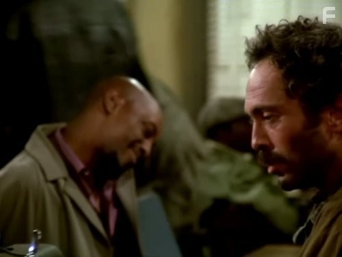 Nick Savage and Bruce Weitz in Блюз Хилл-стрит (1981)