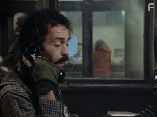 Bruce Weitz in Блюз Хилл-стрит (1981)