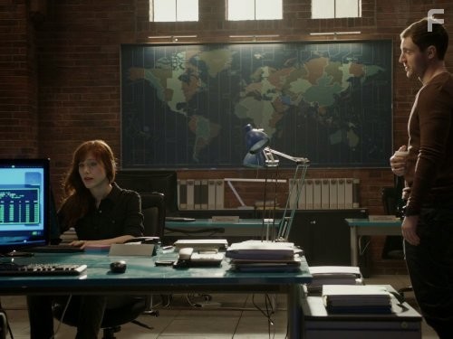 Gabriella Pession and Richard Flood in Пересекая черту (2013)