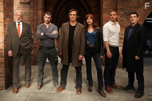 Donald Sutherland, William Fichtner, Marc Lavoine, Gabriella Pession, Tom Wlaschiha, and Richard Flood in Пересекая черту (2013)