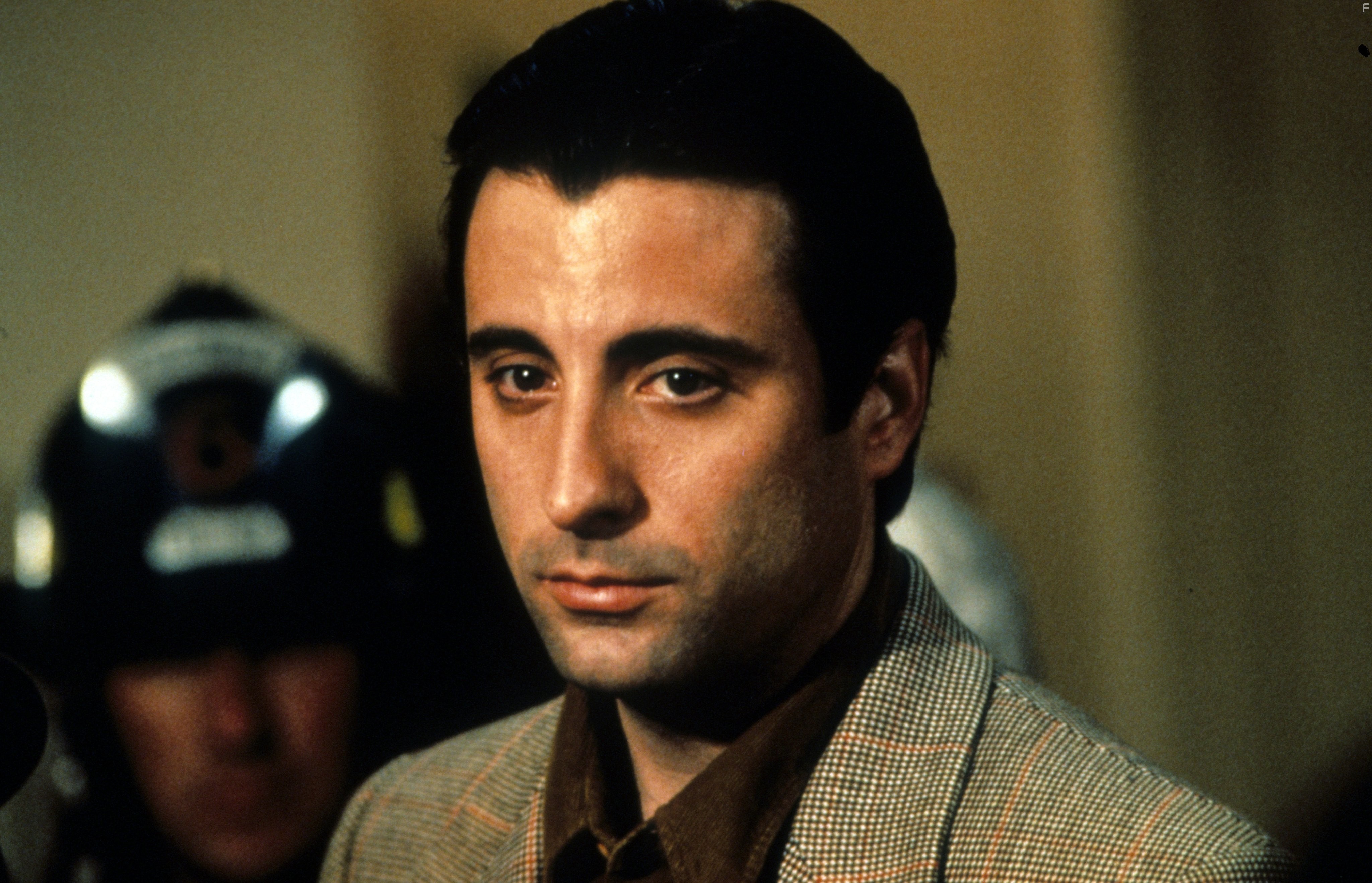 Andy Garcia in Герой (1992)