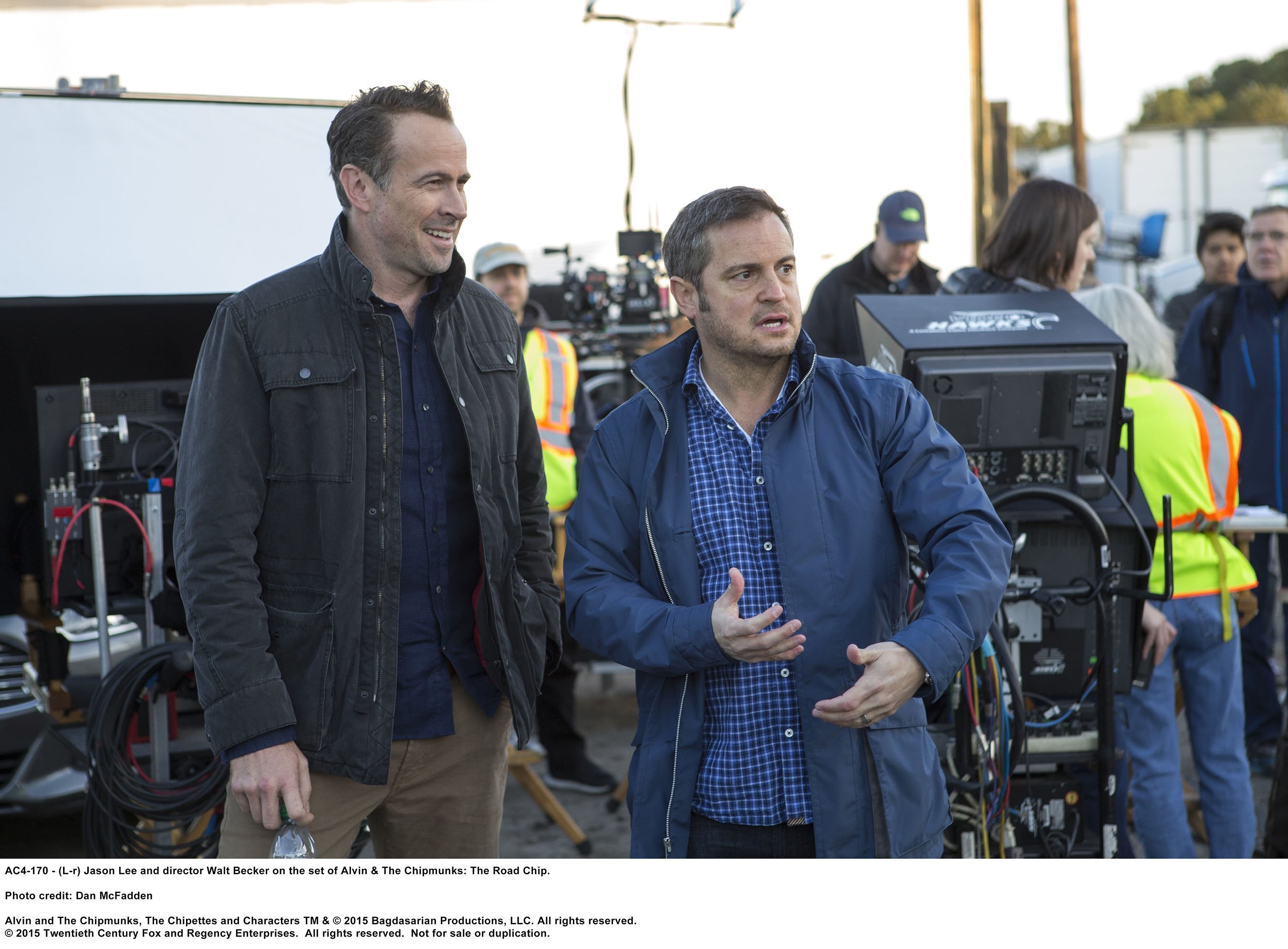 Jason Lee and Walt Becker in Элвин и бурундуки: Грандиозное бурундуключение (2015)