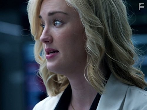 Ashley Johnson in Слепое пятно (2015)