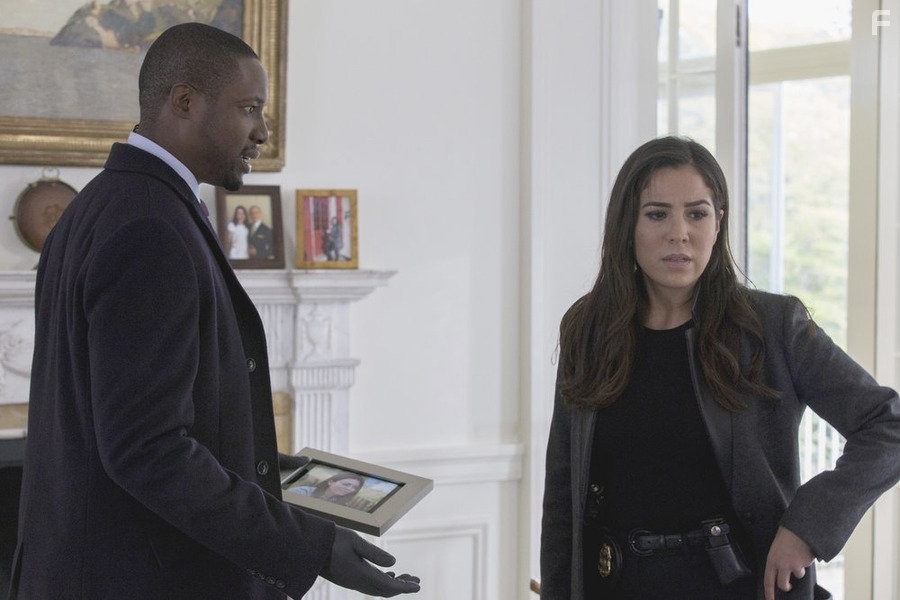 Rob Brown and Audrey Esparza in Слепое пятно (2015)