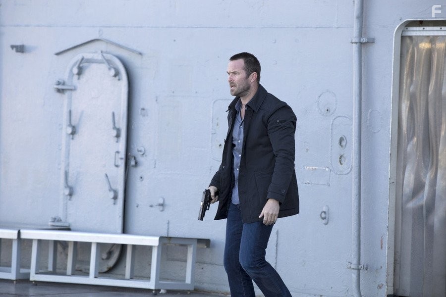 Sullivan Stapleton in Слепое пятно (2015)