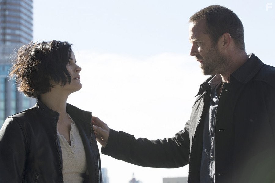 Sullivan Stapleton and Jaimie Alexander in Слепое пятно (2015)